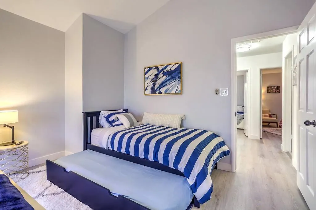 Casa Lucaccini - Gym/Pool/Spa/ Prime Location 4Br Лас-Вегас 0*,  США